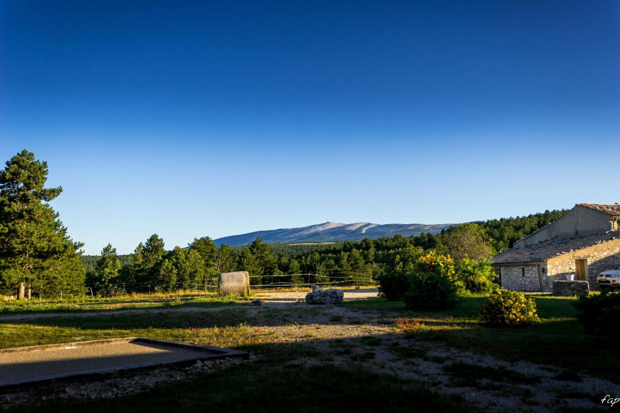 A Ventoux Yourte Monieux ภายนอก รูปภาพ